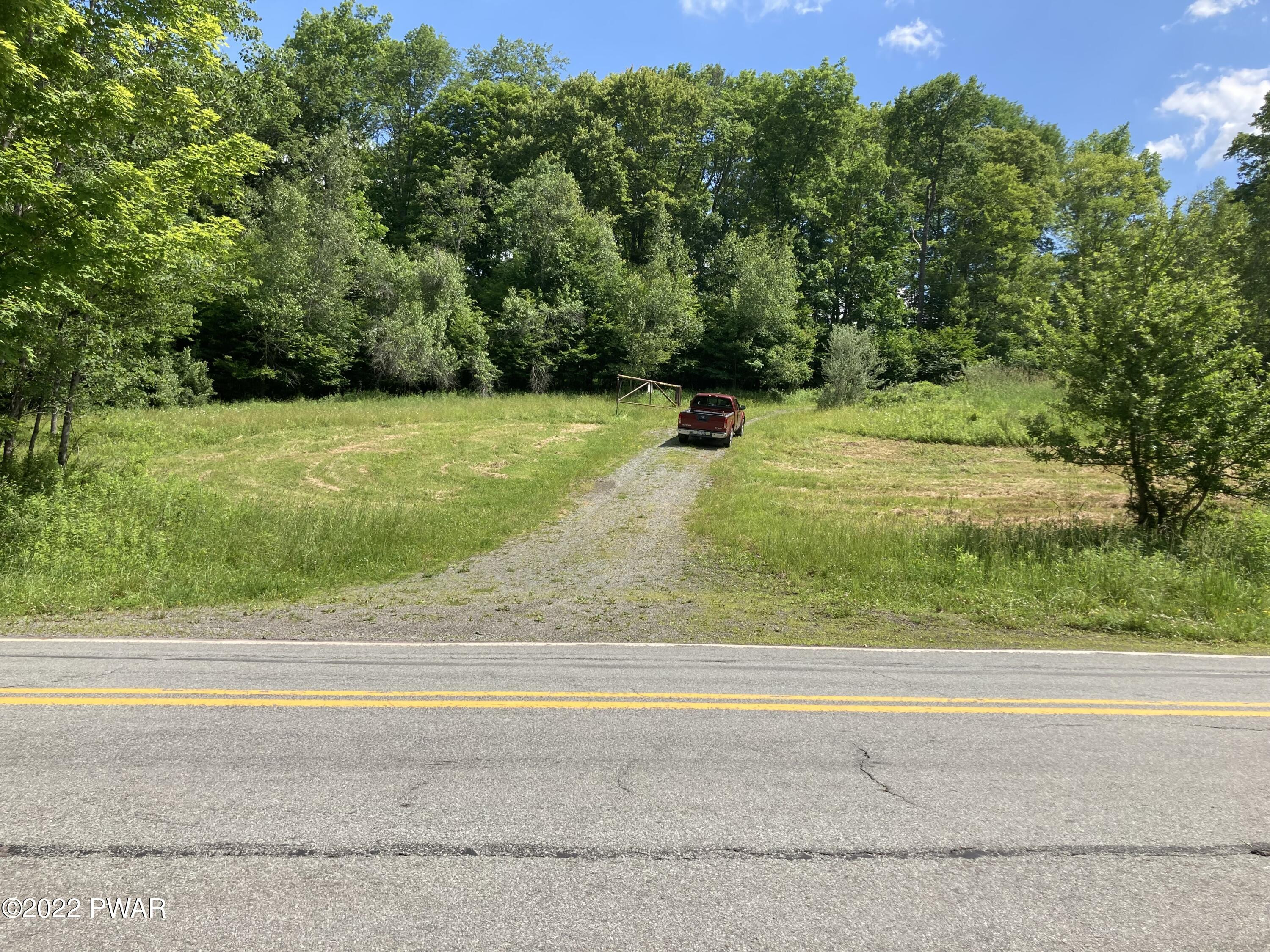 841 B Callicoon Road Damascus, PA 18415 - Photo 2 of 38 Gated Driveway!