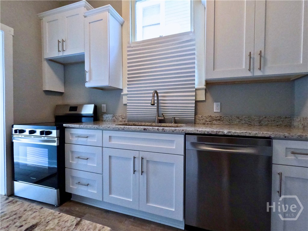 613 East 38th Street Savannah, GA 31401 - Photo 8 of 16 Kitchen