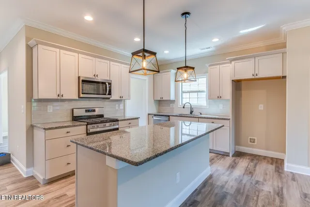 $569,900 | 3009 Sycamore Crk Lane, Knoxville, TN 37931