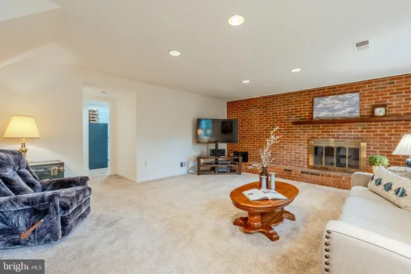 $998,000 | 8717 Higdon Drive, Vienna, VA 22182