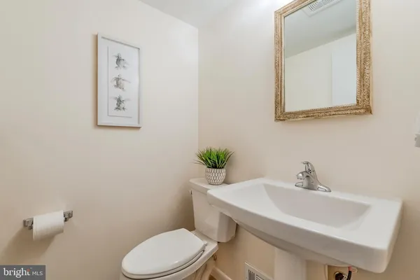 $998,000 | 8717 Higdon Drive, Vienna, VA 22182