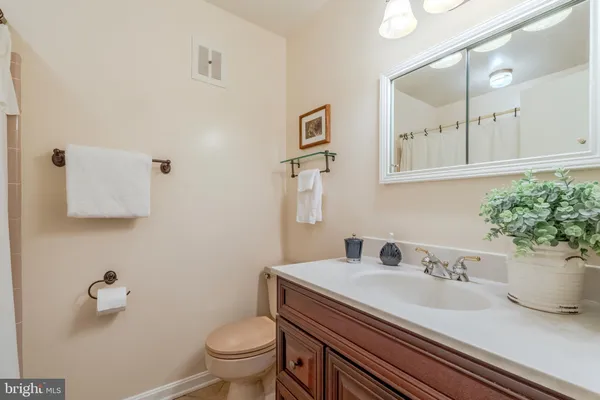 $998,000 | 8717 Higdon Drive, Vienna, VA 22182