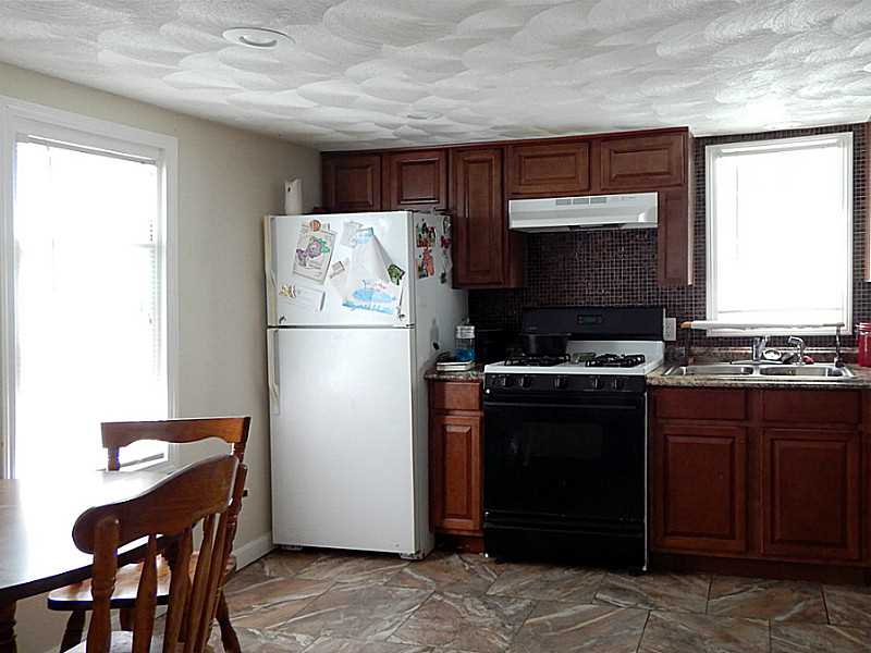 347 Nausauket Road Warwick, RI 02886 - Photo 5 of 17 Kitchen.