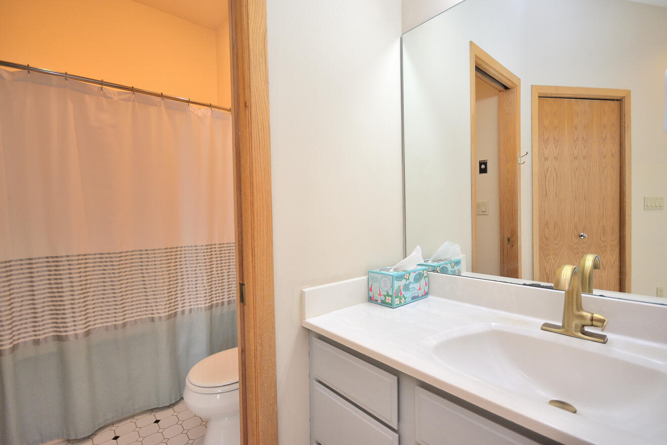 W339-n5275 Rd O Merton, WI 53058 - Photo 13 of 24 5.3 Master Bedroom Bathroom