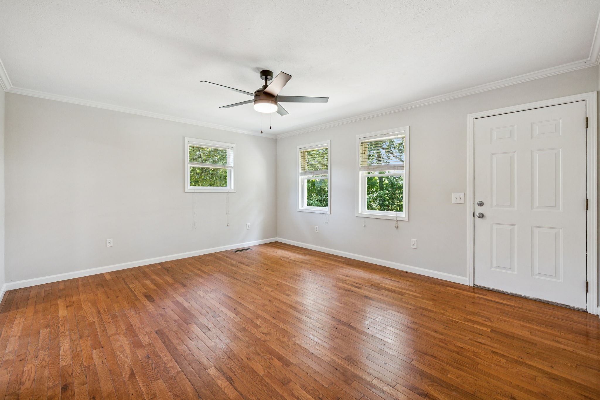 2585 Pow Road Baxter, TN 38544 - Photo 16 of 83 a view of empty room with wooden floor and fan