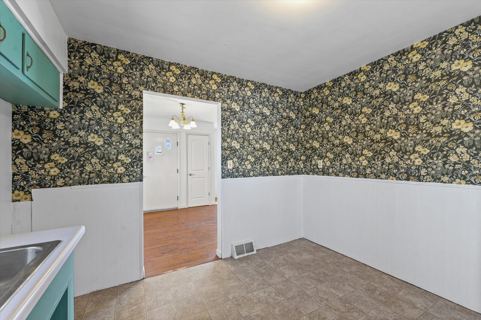 404 South Maple Street Gilman, IL 60938 - Photo 13 of 28