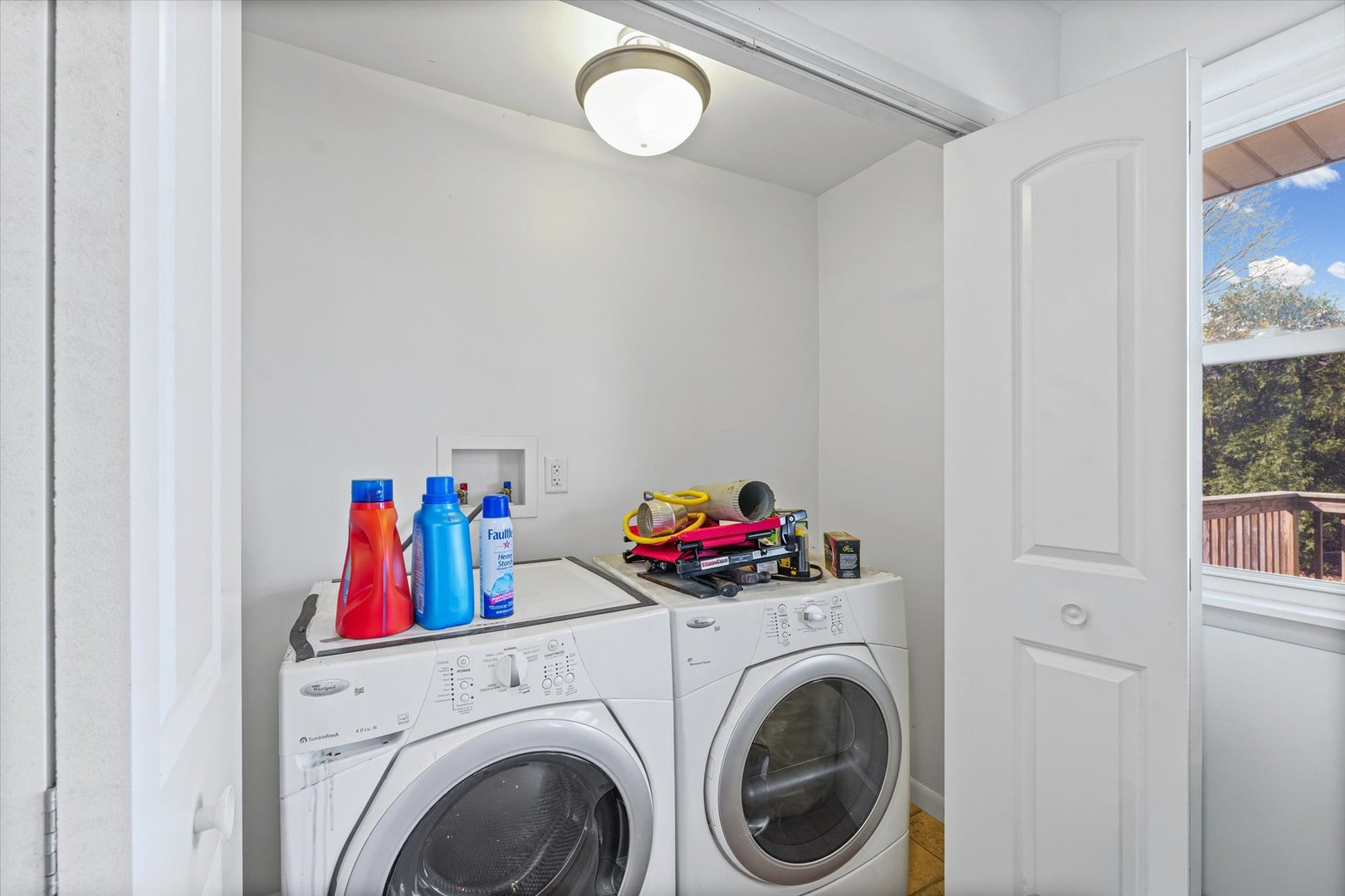 404 South Maple Street Gilman, IL 60938 - Photo 22 of 28 a utility room with dryer and washer