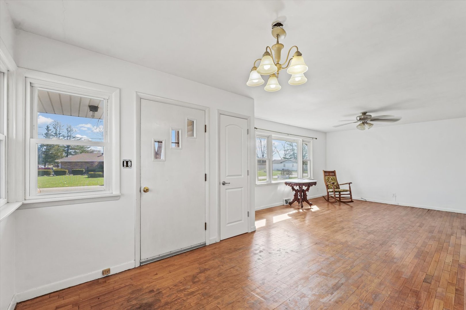 404 South Maple Street Gilman, IL 60938 - Photo 6 of 28 a view of an empty room with a window
