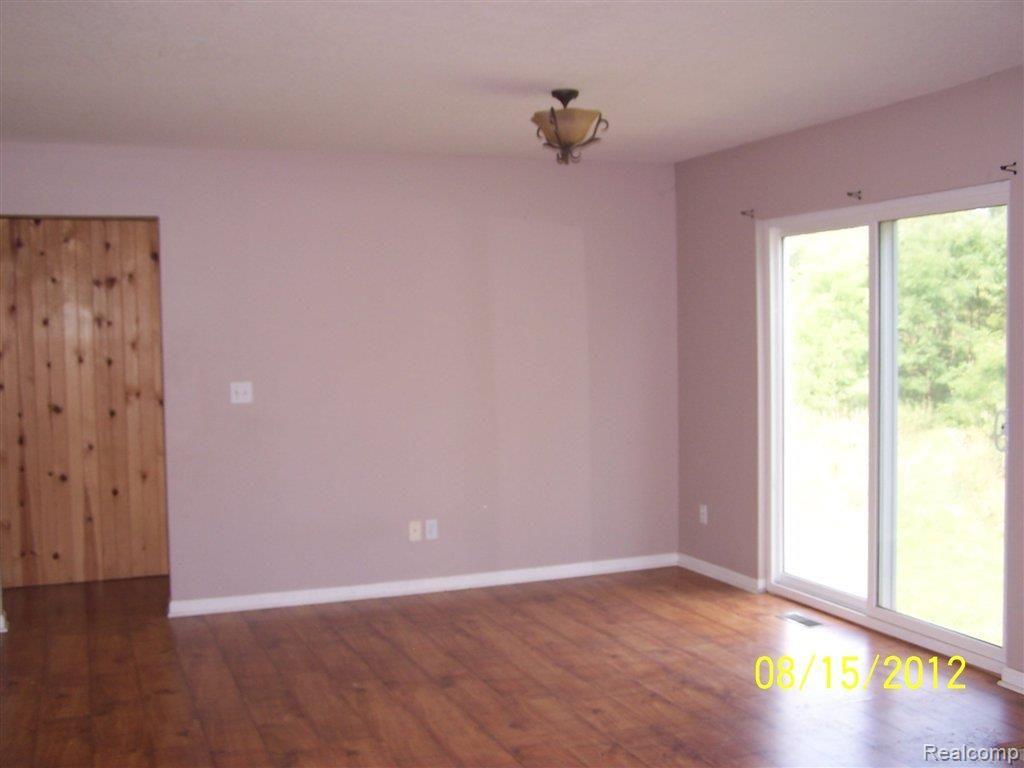 3923 Stillson Road Stockbridge, MI 49285 - Photo 6 of 11 DINING