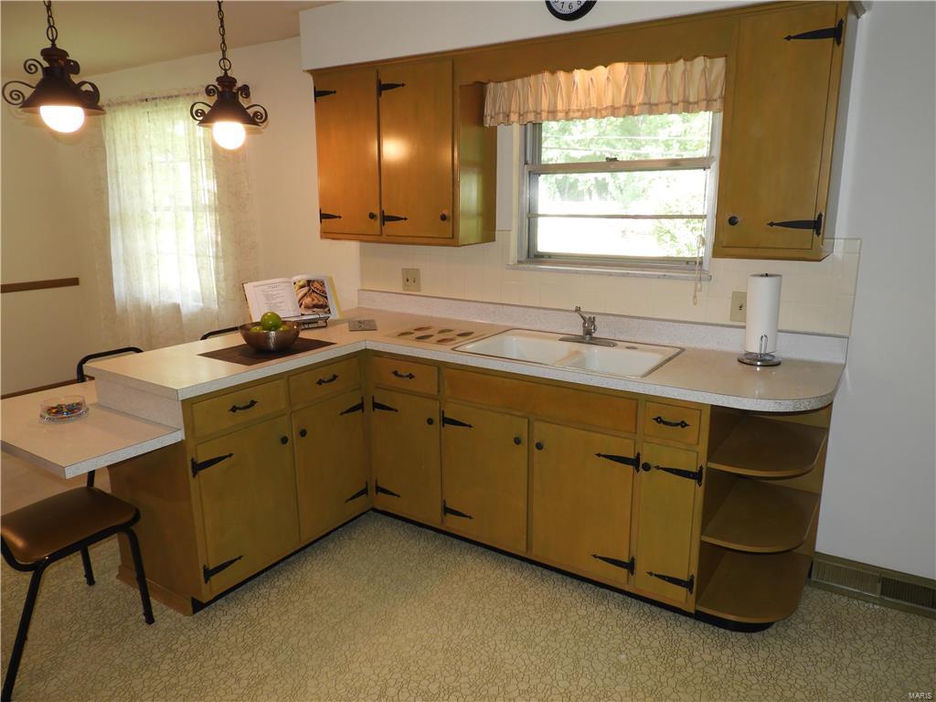 105 Cardinal Drive Belleville, IL 62221 - Photo 12 of 45 Gallery Image 12