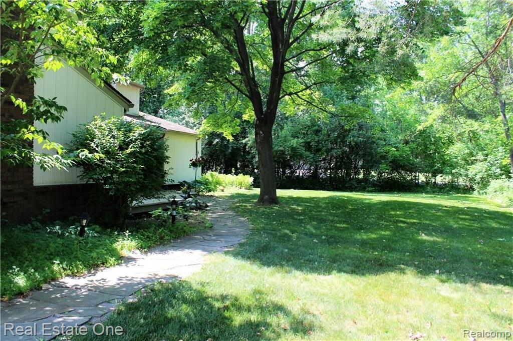28693 Salem Road Farmington, MI 48334 - Photo 34 of 35