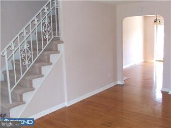 2092 Heather Road Folcroft, PA 19032 - Photo 3 of 9 Living Room