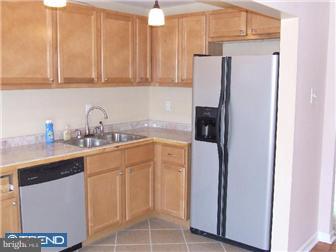 2092 Heather Road Folcroft, PA 19032 - Photo 5 of 9 Kitchen