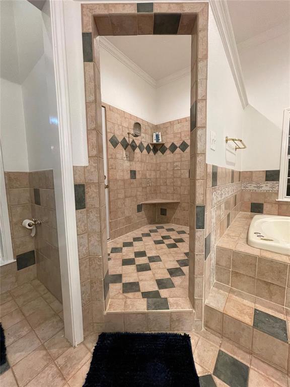 865 Higgins Road Sherman, TX 75092 - Photo 20 of 40 a bathroom with a bathtub and shower