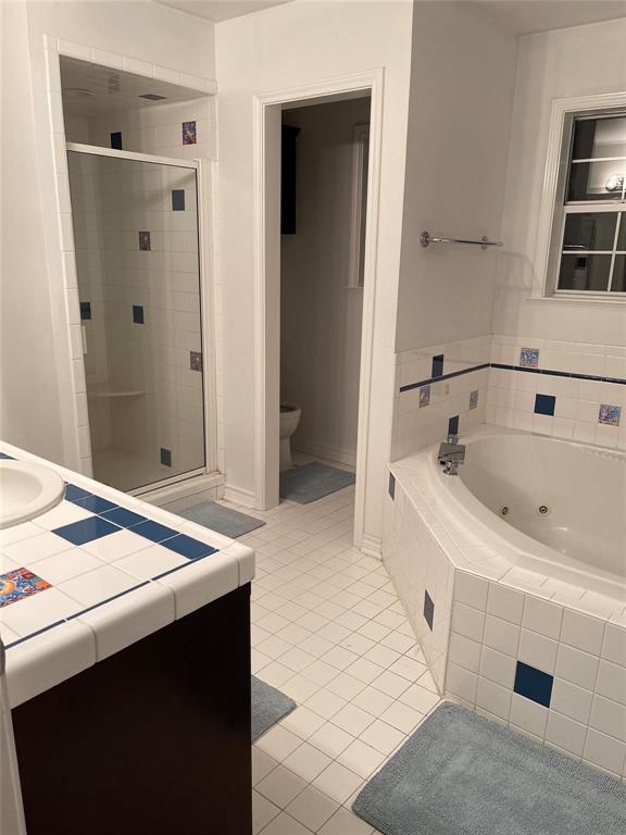 865 Higgins Road Sherman, TX 75092 - Photo 31 of 40 a bathroom with a tub sink and shower