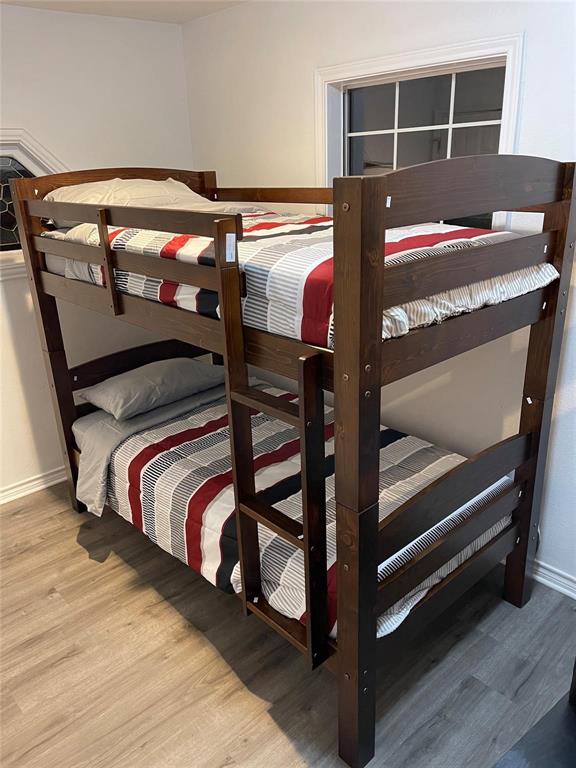 865 Higgins Road Sherman, TX 75092 - Photo 33 of 40 a bedroom with a bed and a closet