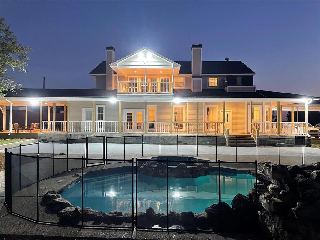 865 Higgins Road Sherman, TX 75092 - Photo 4 of 40 a front view of a building with balcony