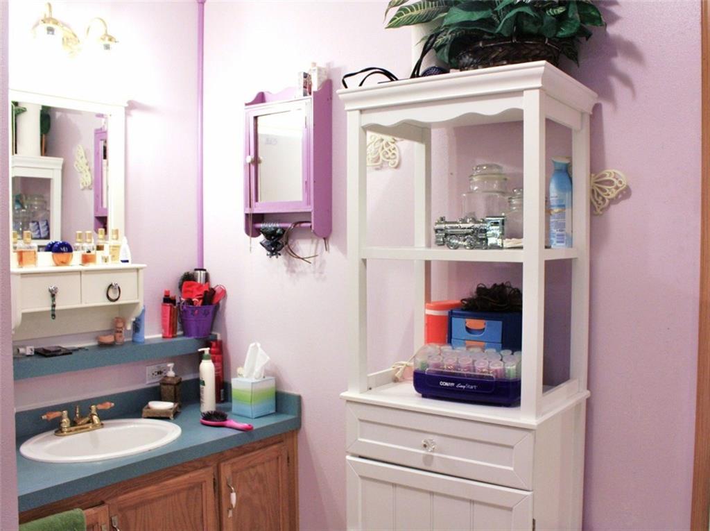 283 John Tarr Road Bowdoin, ME 04287 - Photo 30 of 34 Master Vanity