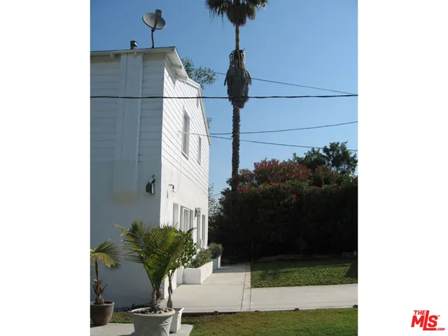 $1,848,500 | 975 Lucile Avenue, Los Angeles, CA 90026