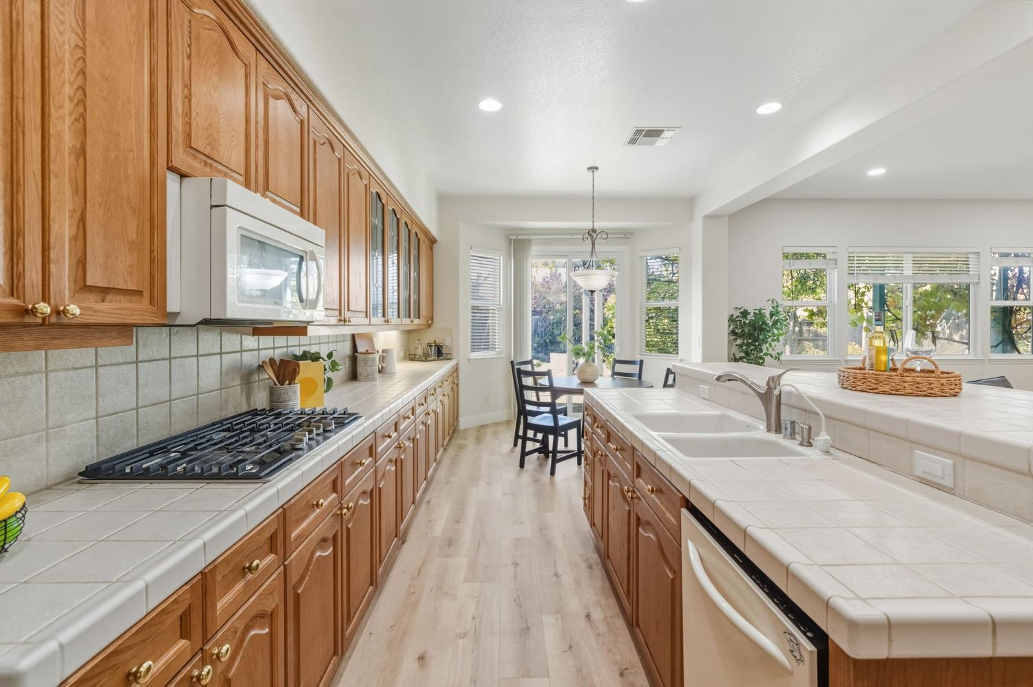 3412 Muscat Way Rancho Cordova, CA 95670 - Photo 14 of 33 a kitchen with lots of counter top space and stainless steel appliances