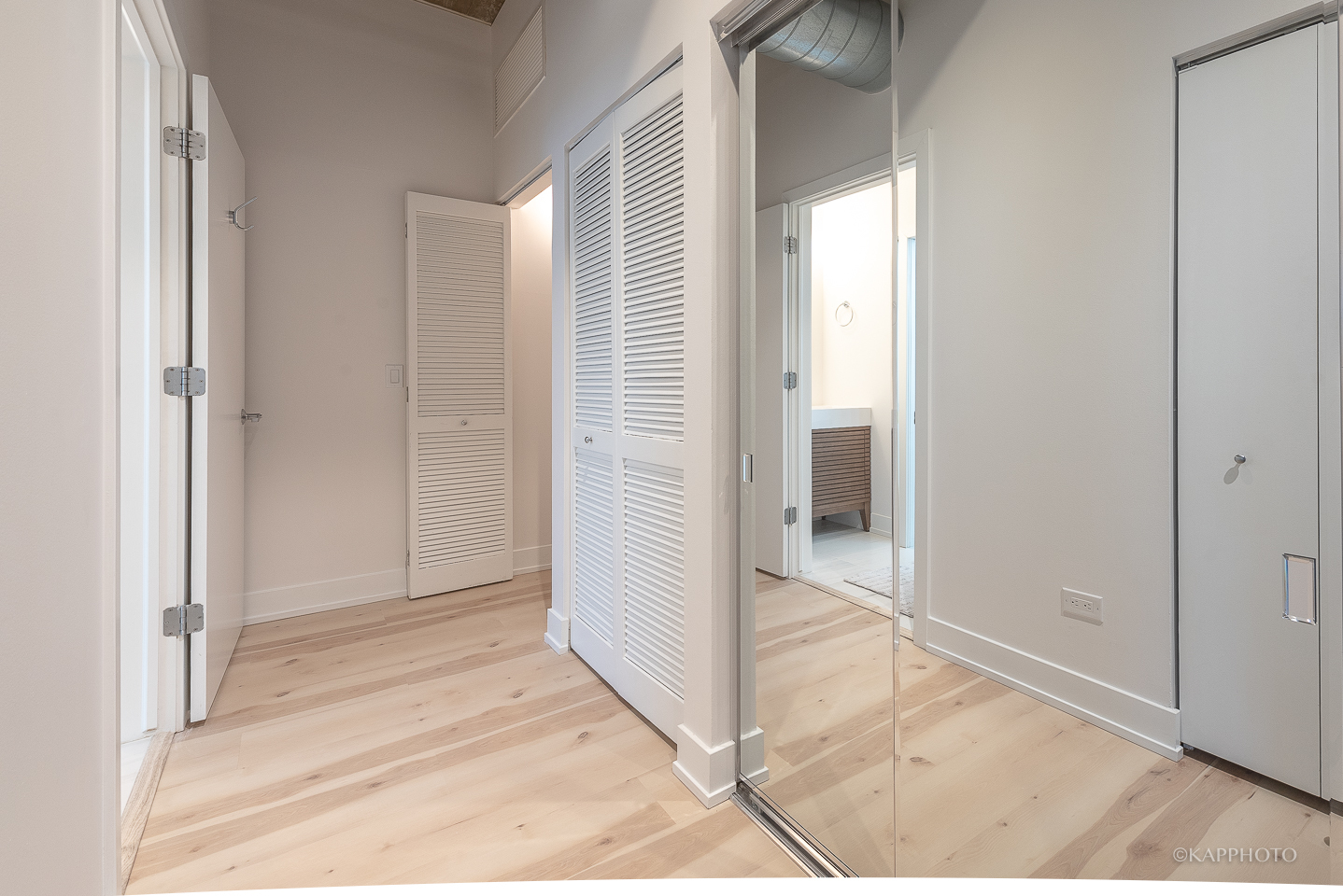 111 South Morgan Street, Unit 619 Chicago, IL 60607 - Photo 21 of 35 a view of a bathroom from a hallway