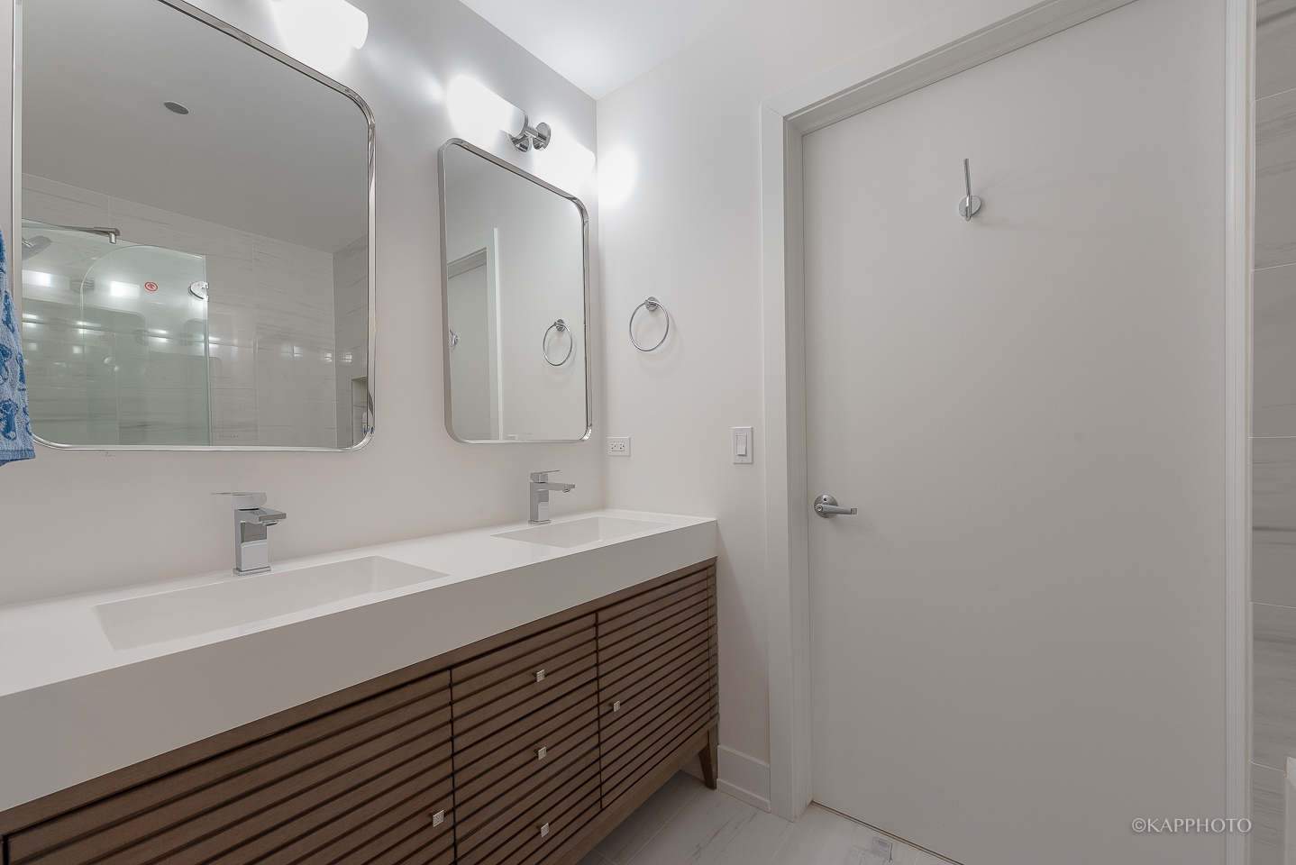 111 South Morgan Street, Unit 619 Chicago, IL 60607 - Photo 30 of 35 a bathroom with a sink and a mirror