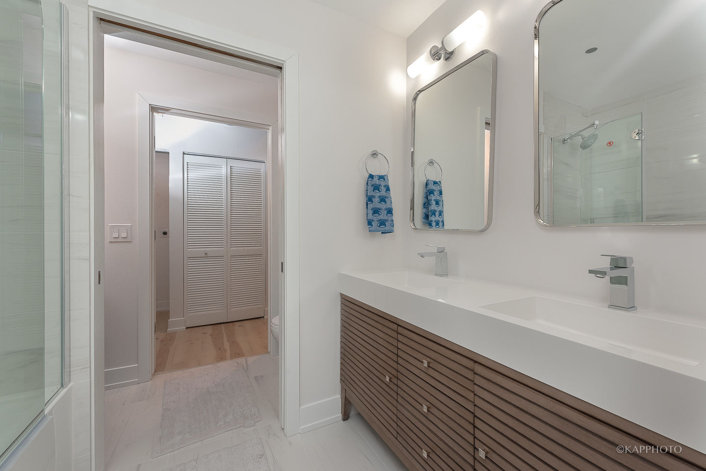 111 South Morgan Street, Unit 619 Chicago, IL 60607 - Photo 32 of 35 a bathroom with a bathtub and a sink