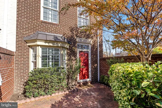 $765,000 | 564 North St Asaph Street, Alexandria, VA 22314