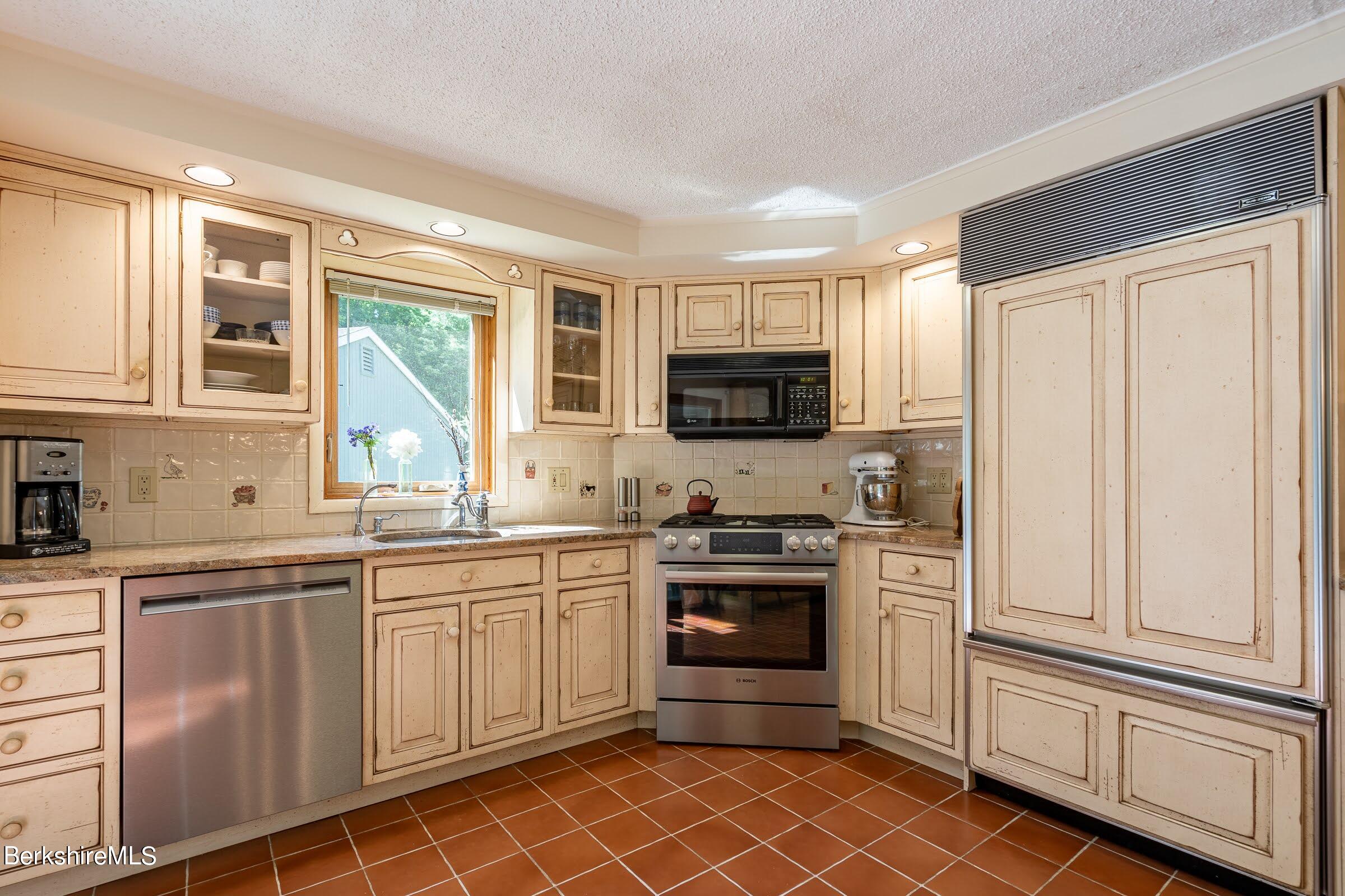 146 Hupi Road Monterey, MA 01245 - Photo 10 of 32 KITCHEN