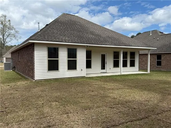 $2,400 | 19693 Calden Court, Covington, LA 70433