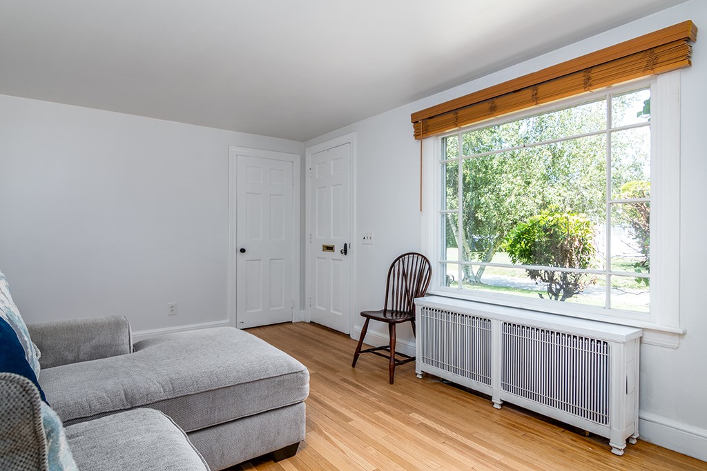 69 Delwood Road Warwick, RI 02889 - Photo 7 of 31