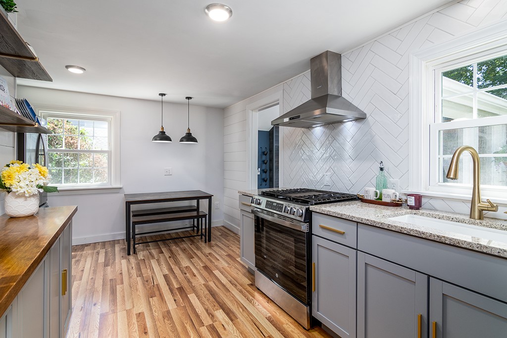 69 Delwood Road Warwick, RI 02889 - Photo 8 of 31