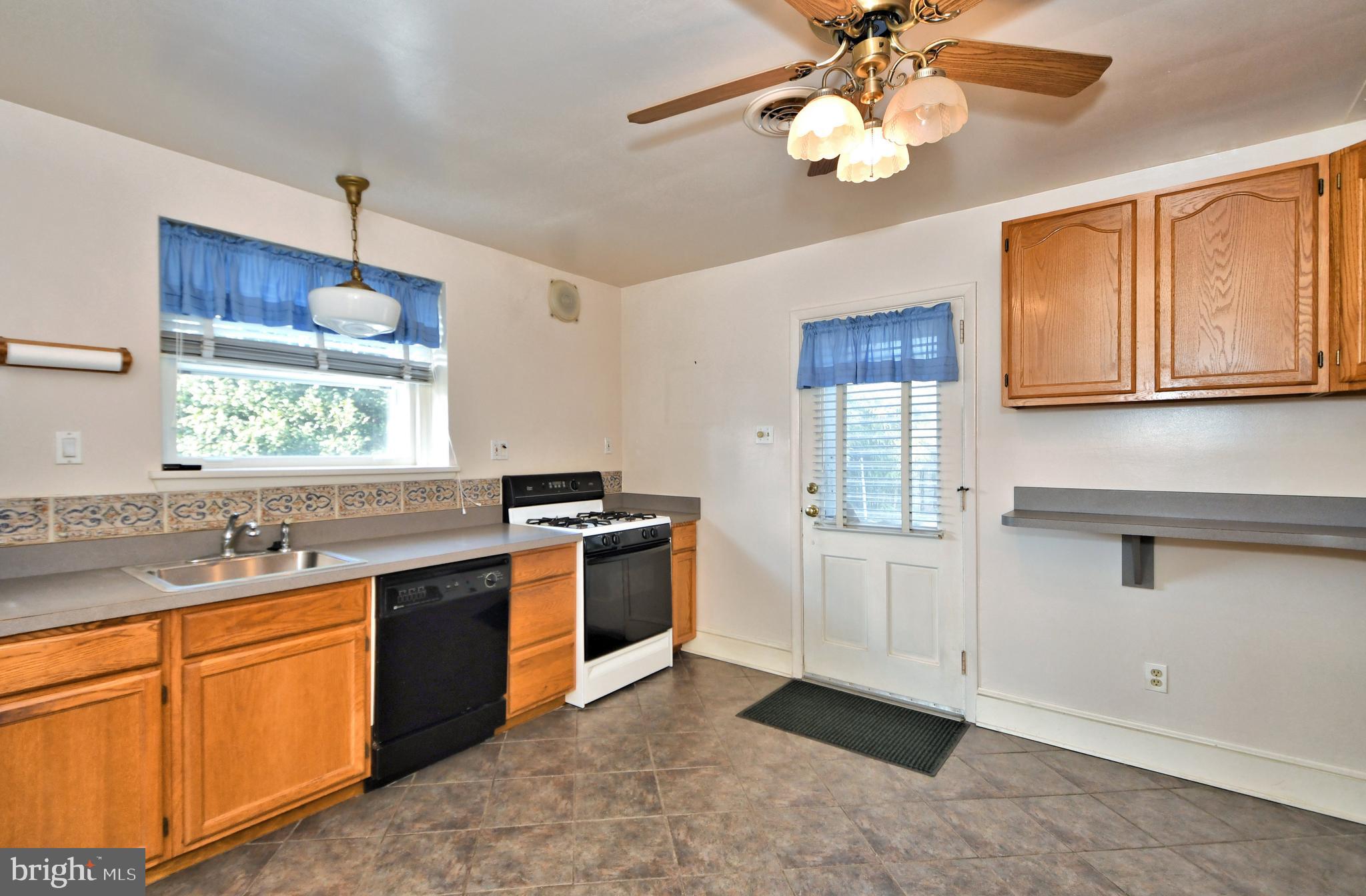 625 Cheswick Road Philadelphia, PA 19128 - Photo 8 of 24