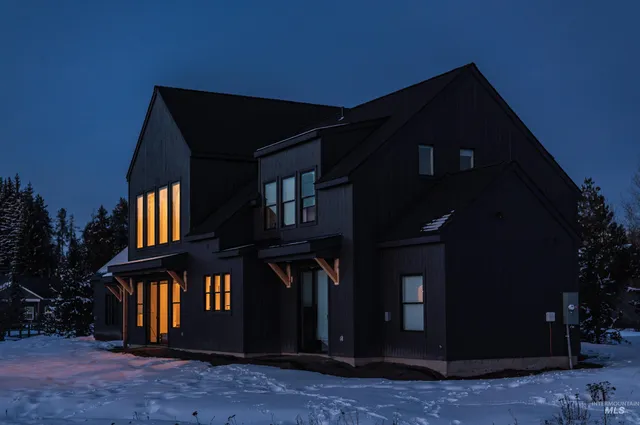 $1,200,000 | 1047 Kaitlyn Loop, McCall, ID 83638