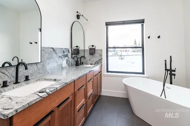 $1,200,000 | 1047 Kaitlyn Loop, McCall, ID 83638