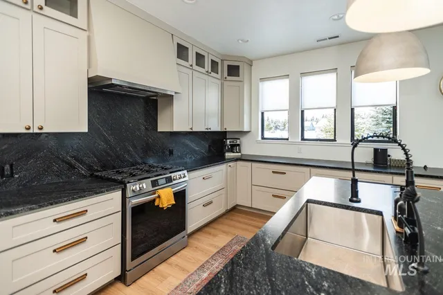 $1,200,000 | 1047 Kaitlyn Loop, McCall, ID 83638