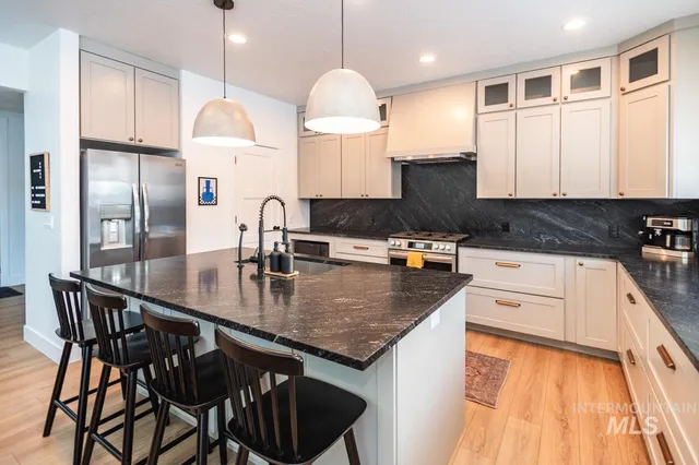 $1,200,000 | 1047 Kaitlyn Loop, McCall, ID 83638