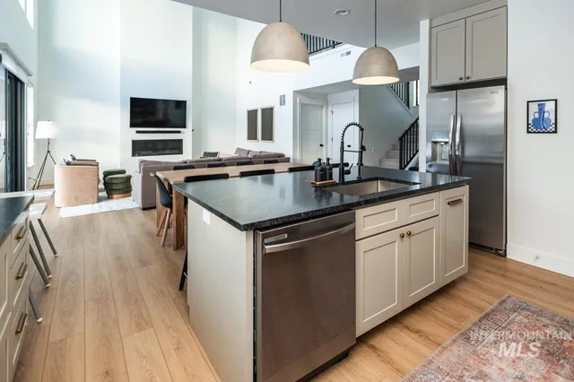 $1,200,000 | 1047 Kaitlyn Loop, McCall, ID 83638