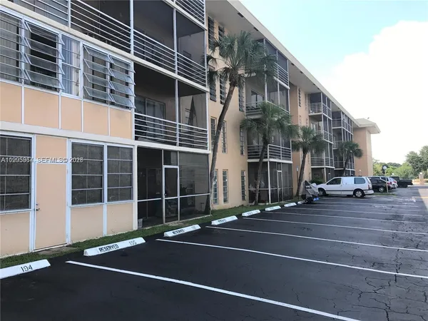 $1,850 | 4848 Northwest 24th Court, Unit 325, Lauderdale Lakes, FL 33313