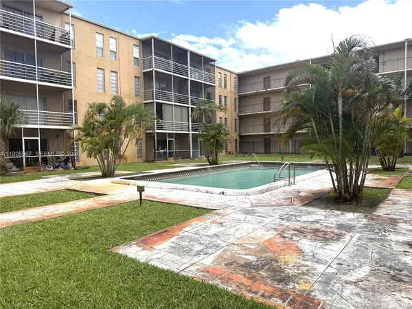 $1,850 | 4848 Northwest 24th Court, Unit 325, Lauderdale Lakes, FL 33313