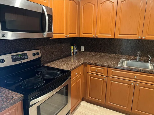 $1,850 | 4848 Northwest 24th Court, Unit 325, Lauderdale Lakes, FL 33313