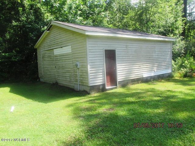 401 Becton Road Havelock, NC 28532 - Photo 13 of 14 401 Becton Garage