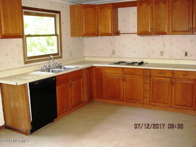 401 Becton Road Havelock, NC 28532 - Photo 2 of 14 401 Becton Kitchen (1)