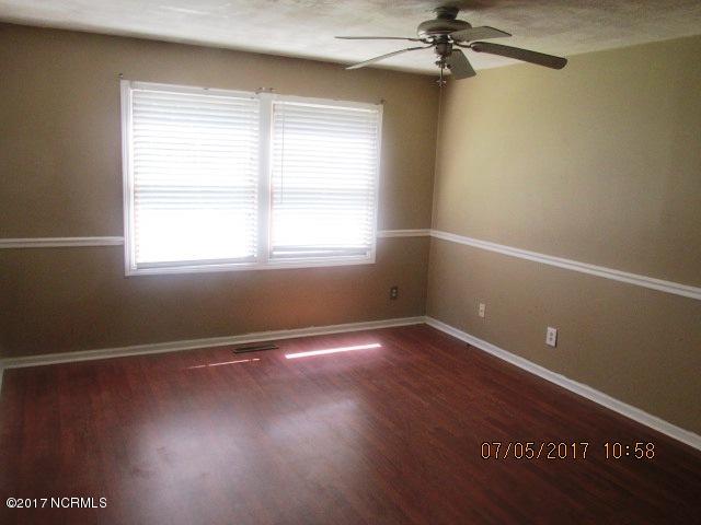 401 Becton Road Havelock, NC 28532 - Photo 3 of 14 401 Becton Dining Room