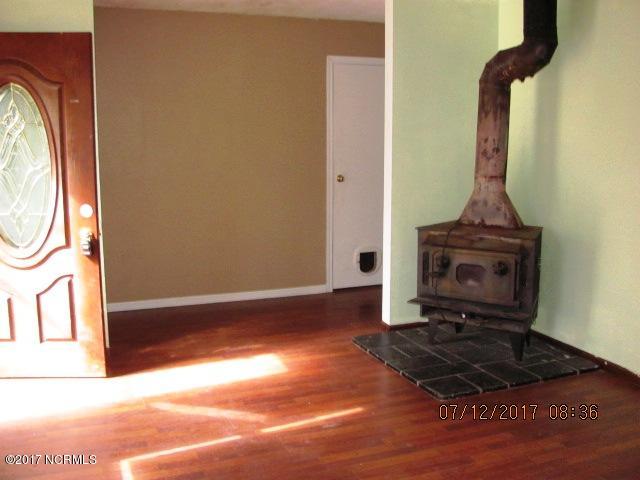 401 Becton Road Havelock, NC 28532 - Photo 4 of 14 401 Becton Living Room