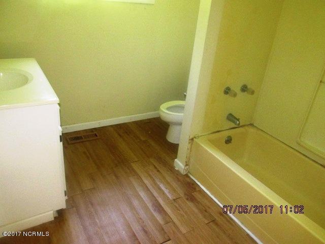 401 Becton Road Havelock, NC 28532 - Photo 6 of 14 401 Becton Master Bathroom