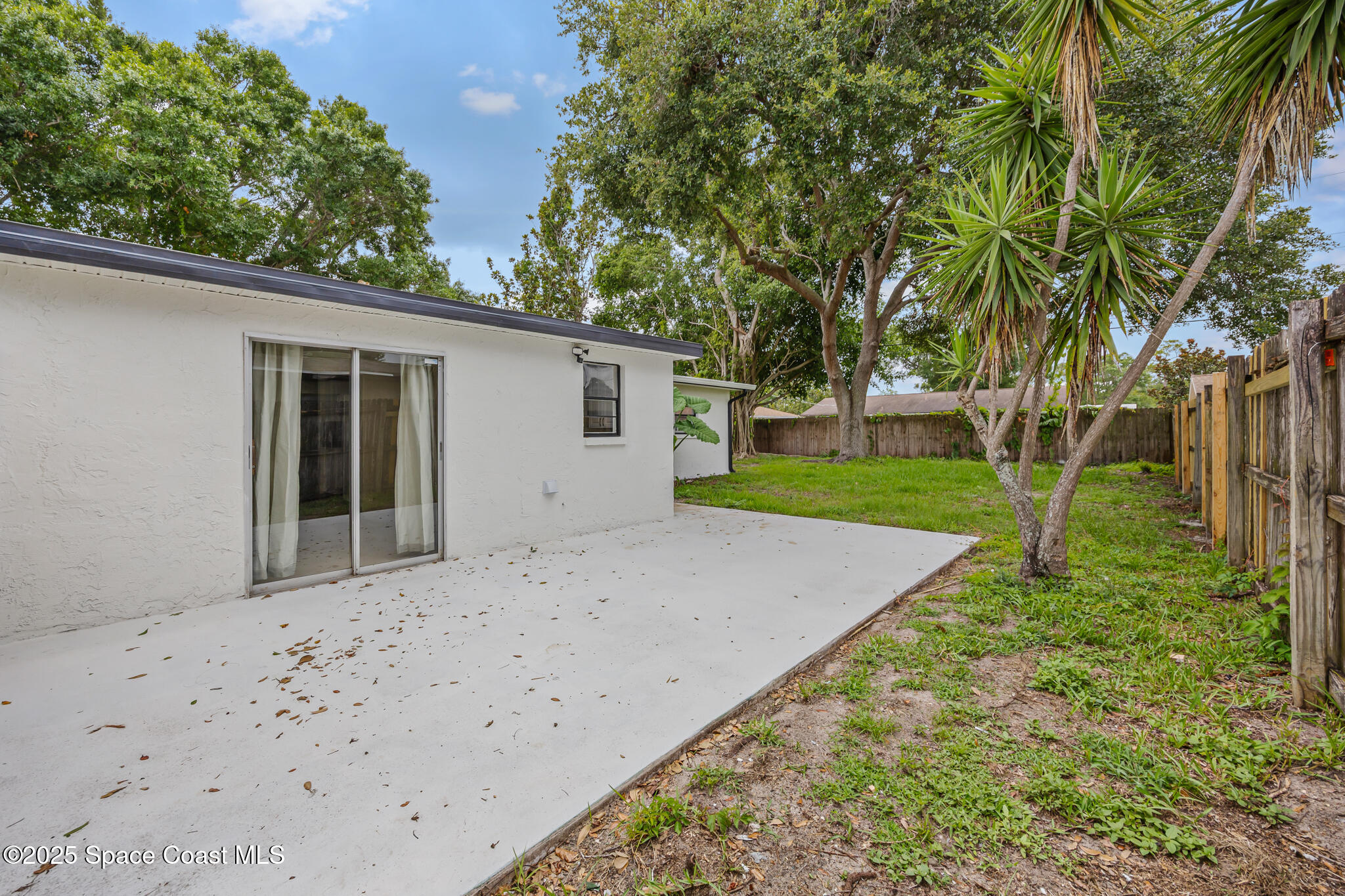 287 Edward Road Melbourne, FL 32904 - Photo 18 of 22 a view of a backyard with large trees