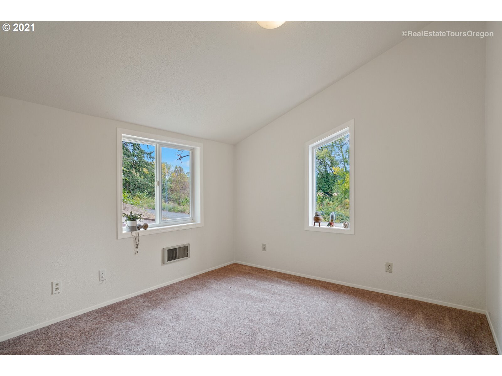 46540 Southwest South Road Gaston, OR 97119 - Photo 12 of 16