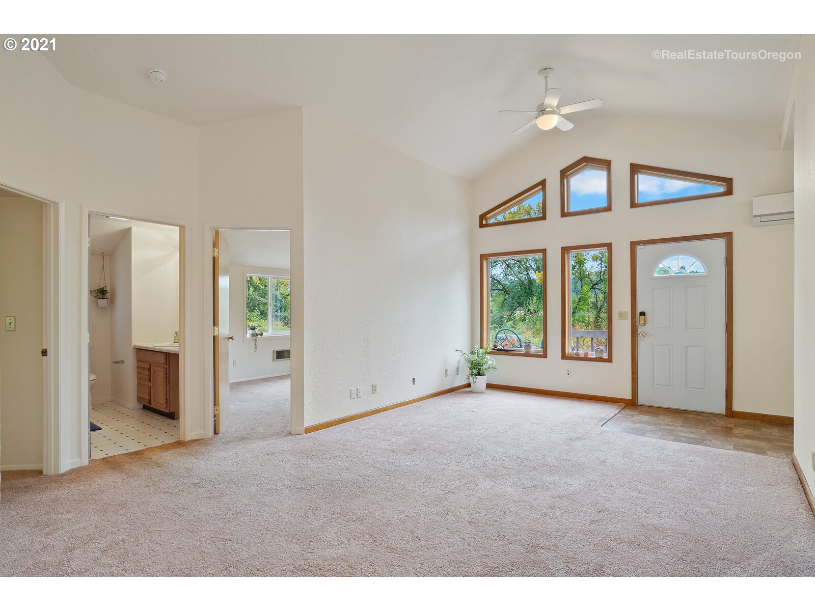46540 Southwest South Road Gaston, OR 97119 - Photo 4 of 16