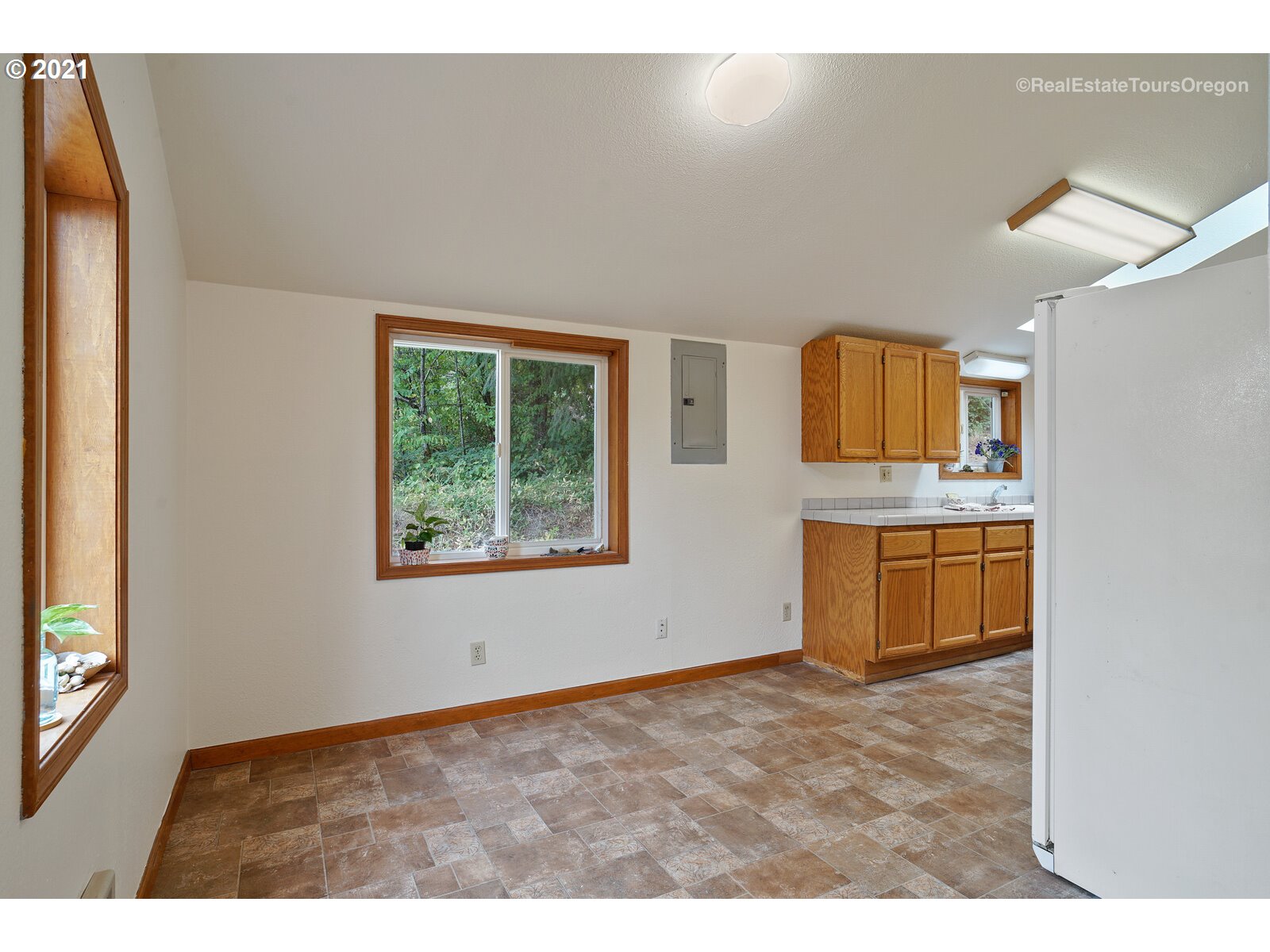 46540 Southwest South Road Gaston, OR 97119 - Photo 6 of 16
